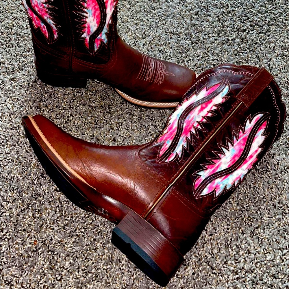 Womens Ariat brand boots size 8